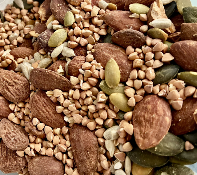 Granola bio au levain - Yummy & Healthy. Sain et gourmand à la fois :-). Prix au Kg, soit 3,5 Euros les 100g