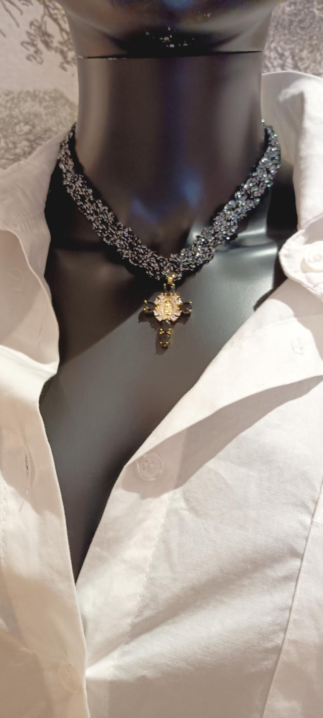 Collier croix noire 