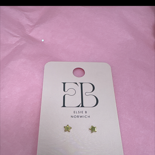 Gold metal star stud earrings 