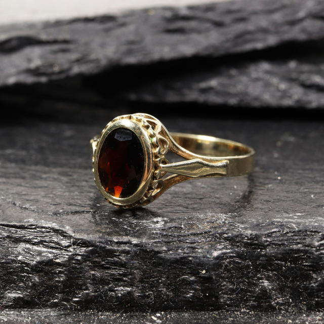Vintage 9K 9Ct 375 Solid Yellow Gold 1.00ct Oval Cut Red Garnet January Natural Gemstone Love Heart Bezel Set Design Ring Size O - 7