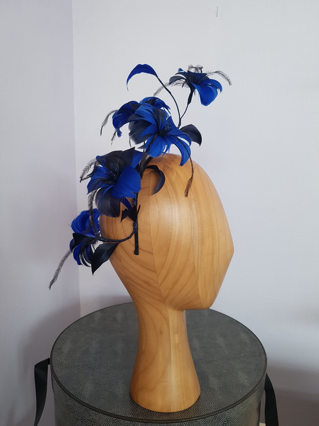 Bibi fleurs de plumes bleu roi noir