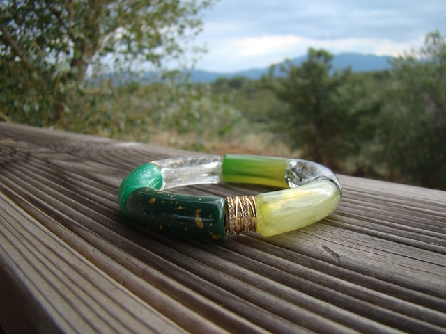 Bracelet perles tubes incurvées Chandra Panna paillettes 