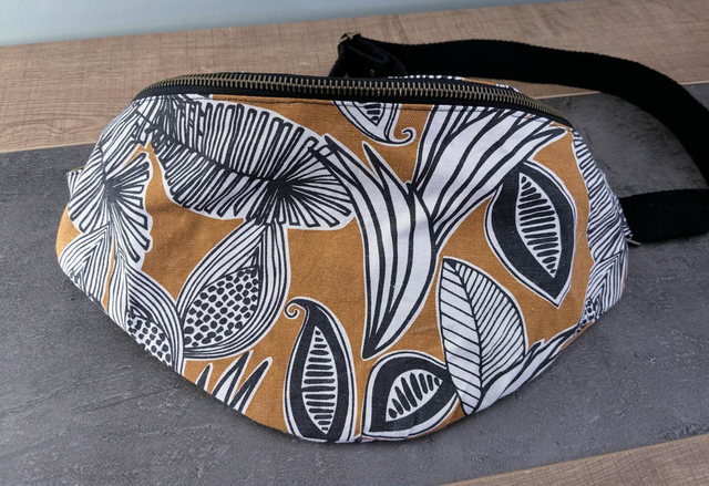 Sac banane grand modèle fleuri ocre