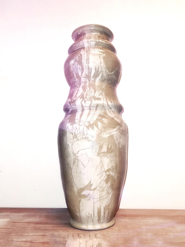 Grand vase offrir et cueillir des fleurs 