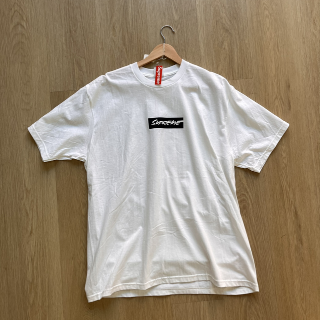 Supreme T-Shirt Futura White Size XL - NEW