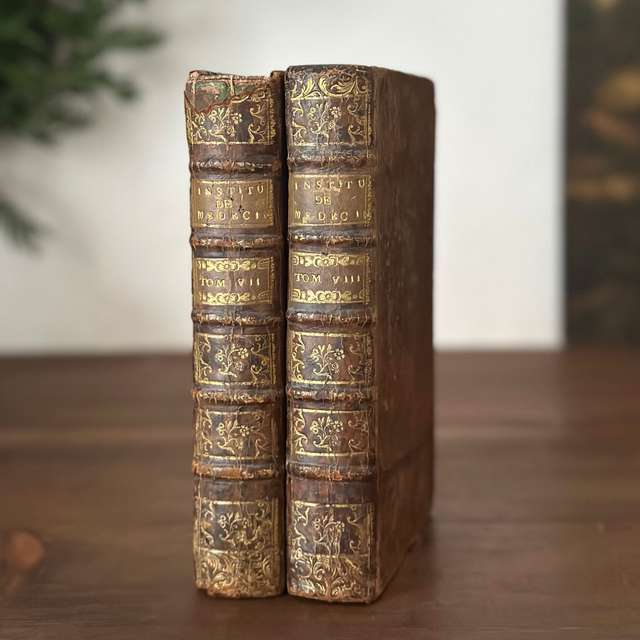 la paire de livres &quot;Institutions de Médecine&quot; - 1750