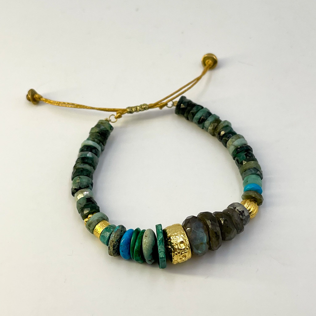 Bracelet en turquoise, émeraude, labradorite