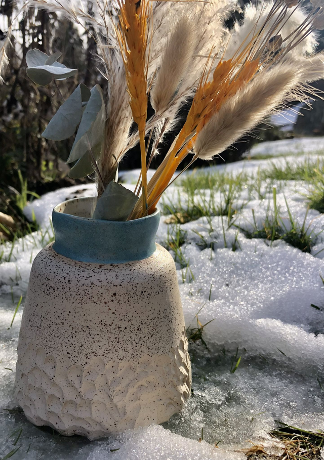 Vase texturé en grès chamoté