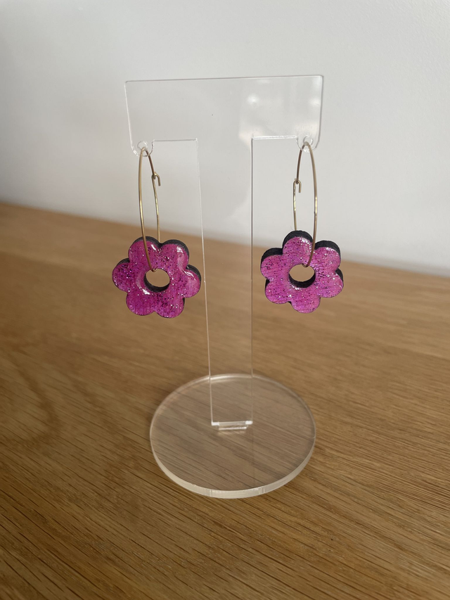Boucles d&#039;oreilles Créoles fleurs en bois roses