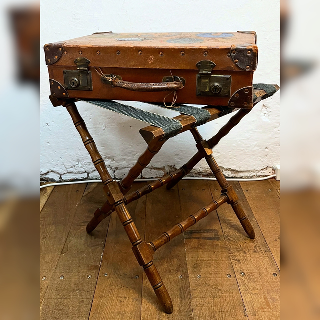 An Elegant Edwardian Mahogany Luggage Stand