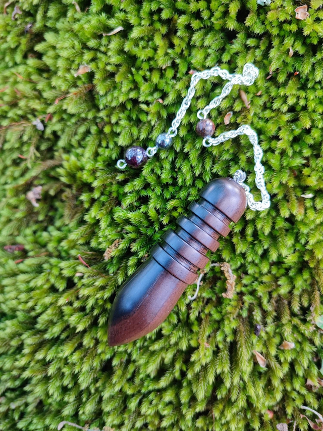 Pendule en Bois d'Ébène de Macassar, Bronzite, Hématite, Grenat et Chaînette en plaqué Argent