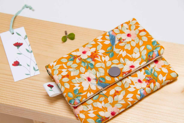 Tarjetero simple Birds on Yellow