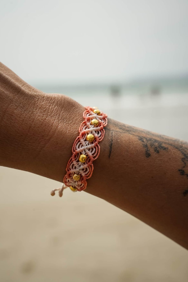 Bracelet en micro-macramé - différents coloris - ajustable