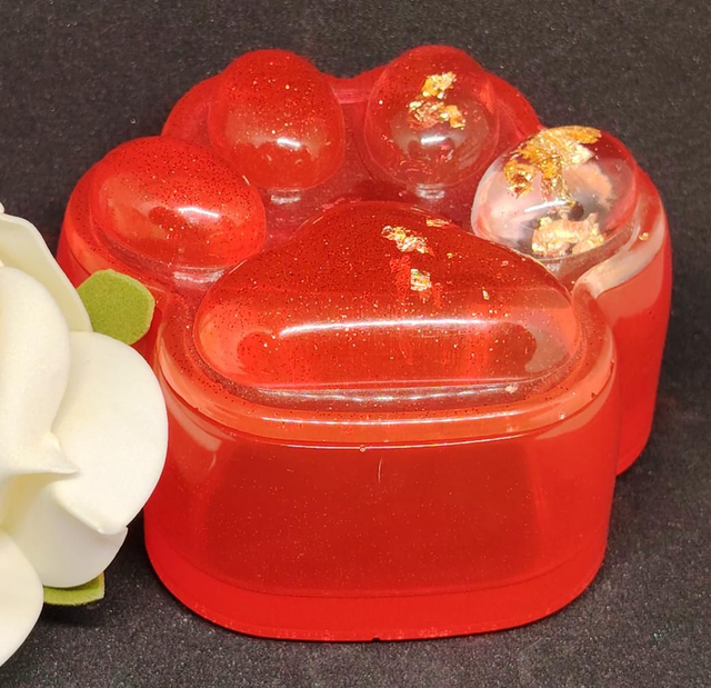 Boîte patte de chat rouge et or