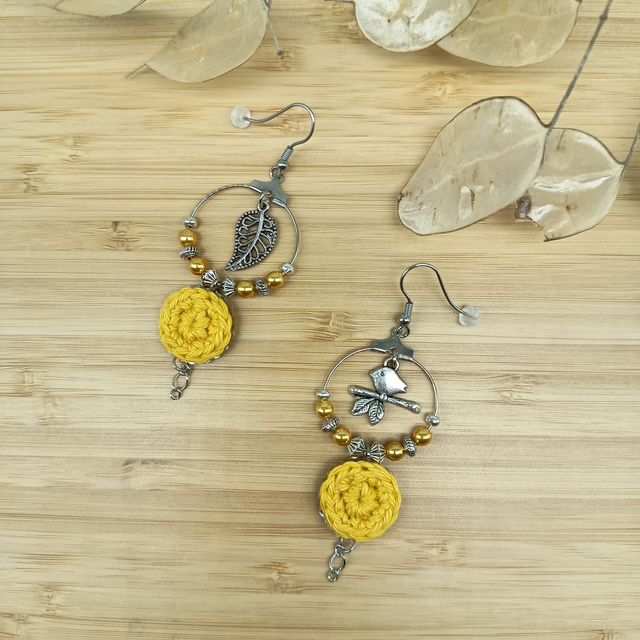 Boucles d'oreille asymétriques L'arrivée du printemps - Jaunes