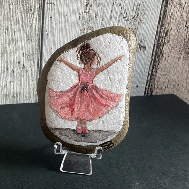 La petite à la robe rose