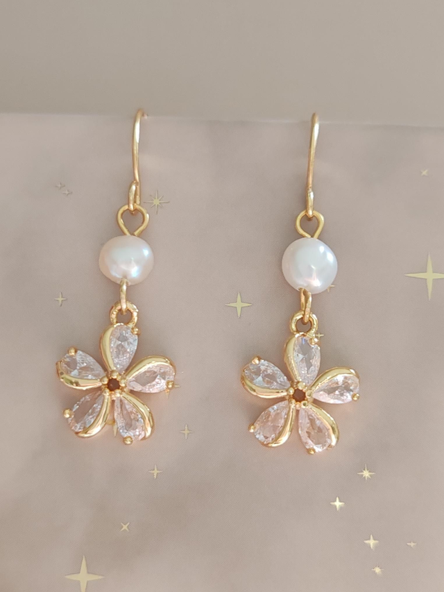 Pearl and sparkle flower earrings