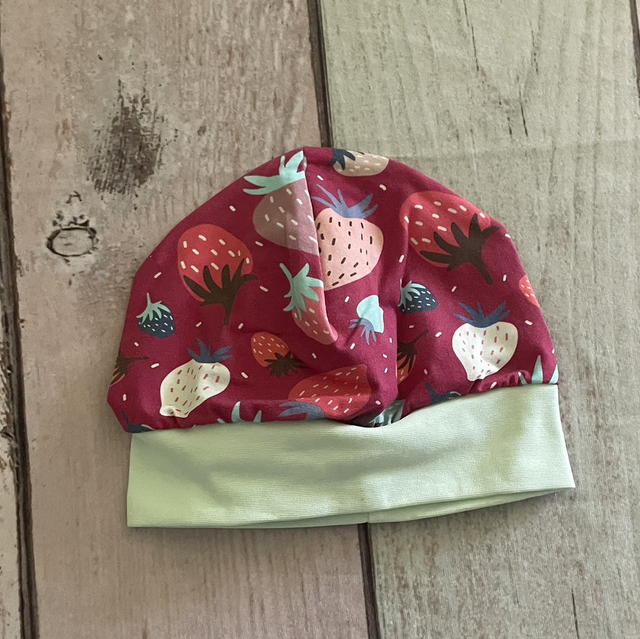 Mütze, Größe 59-61, Erdbeeren