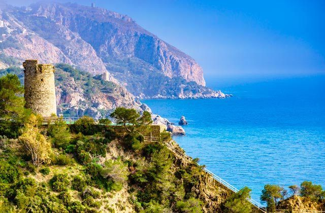 Acantilados de Maro (De las playas del Cañuelo a Cantarrijan)