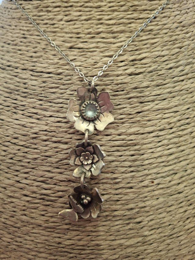Collier pendentif argent Cascade de trois fleurs