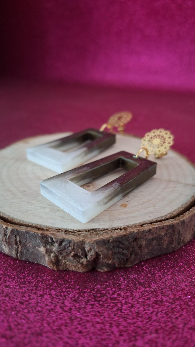 Boucles d&#039;oreilles rosace et trapèze kaki et blanc