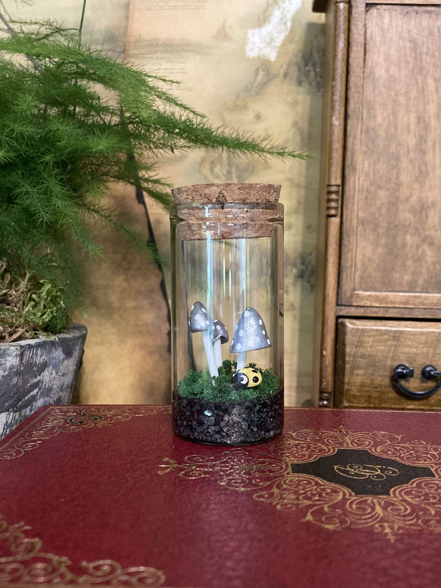 Argenté coccinelle jaune