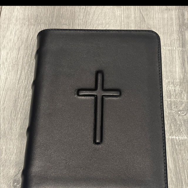 Biblia handmade medie, neagra, simbol cruce in relief