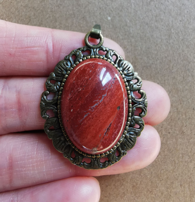 Pendentif type camée Jaspe rouge