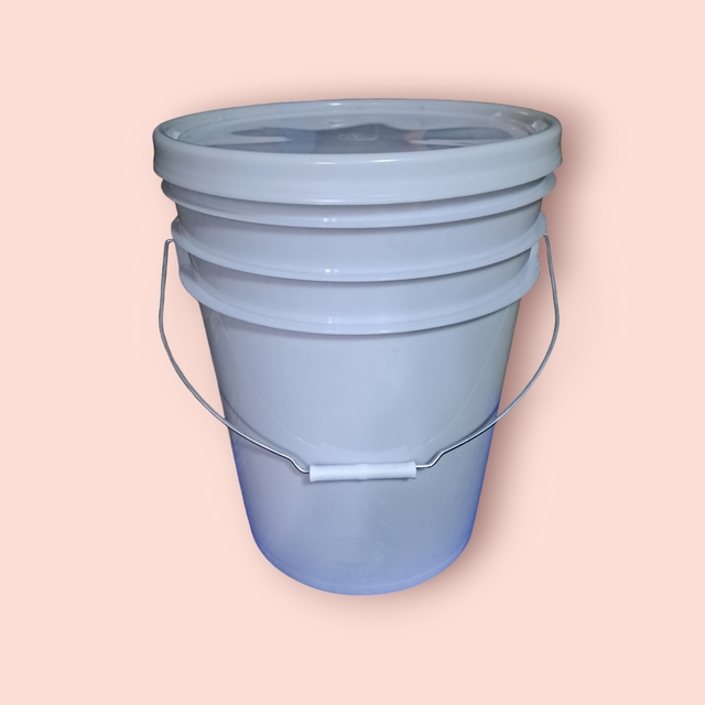 BALDE PLASTICO 28 KG