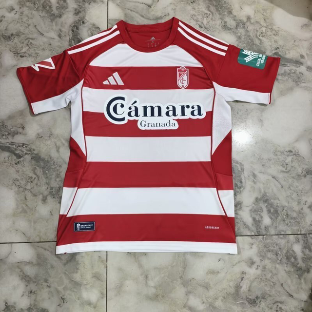 Primera equipación Granada, 25, 26