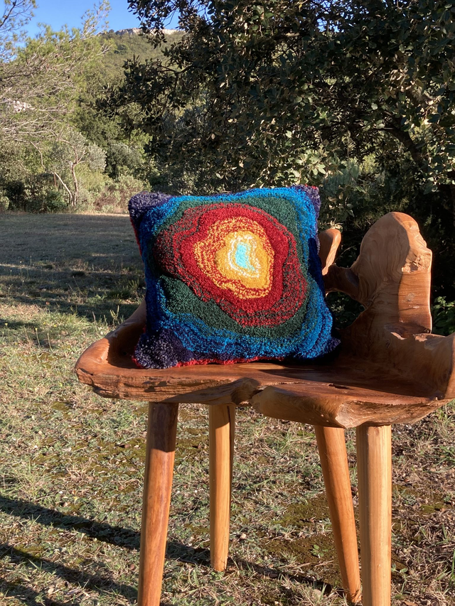 Coussin tufté design contemporain – Pièce textile artistique faite main - collection Agathe