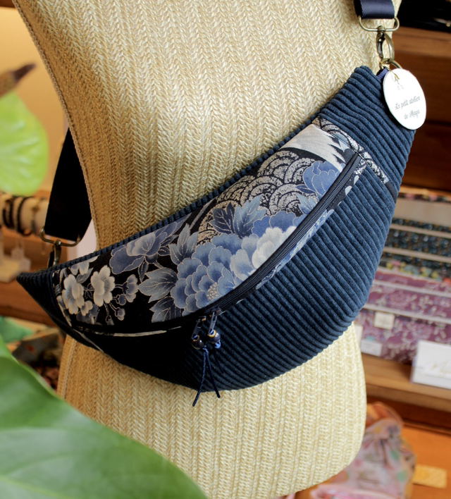 Banane velours bleu et tissu japonais / Le petit atelier de Maya