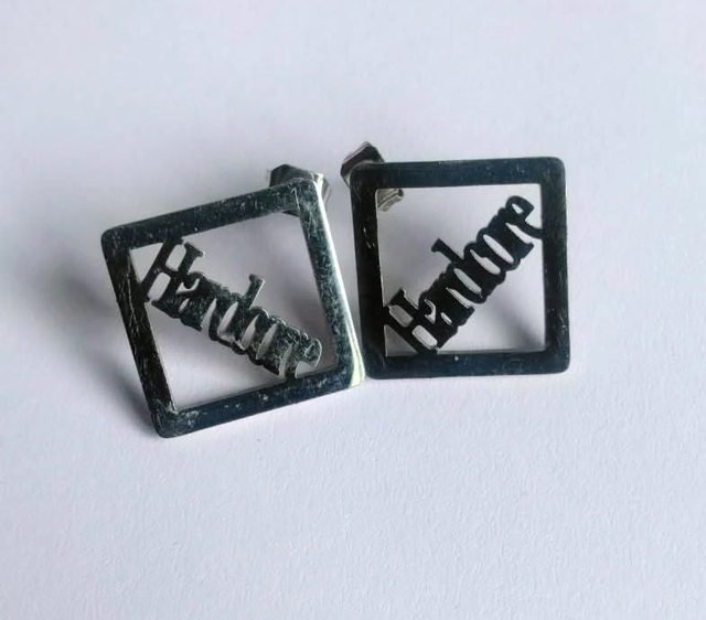 Boucles d&#039;oreilles Hardcore 