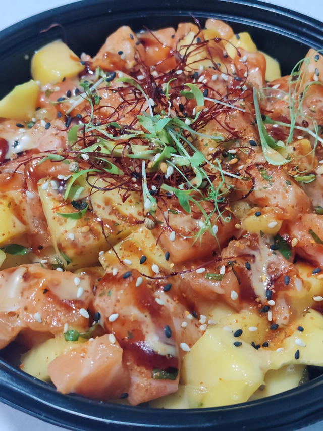 Tartare saumon mangue coriandre ( avec riz)