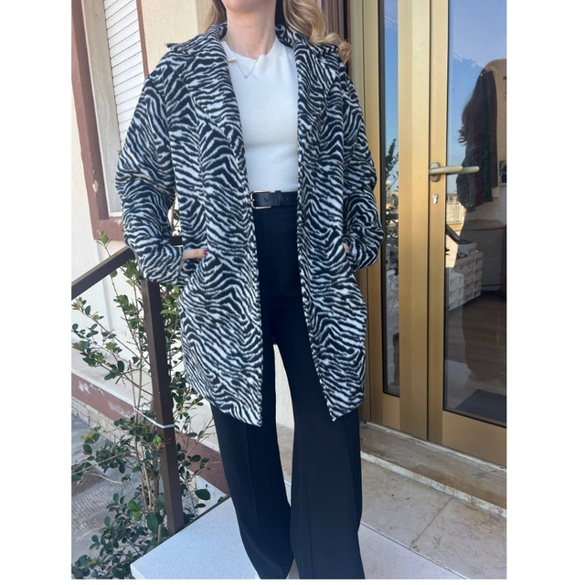 CAPPOTTO CON STAMPA ZEBRATA EXTĒ 