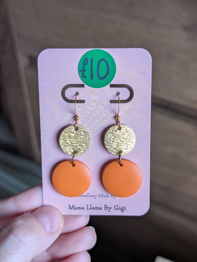 Orange wood and golden brass earrings 