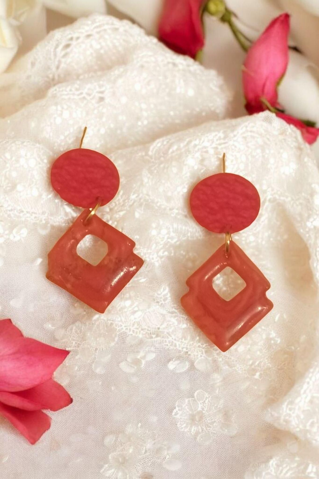 Boucles d&#039;oreilles double triangles rouge