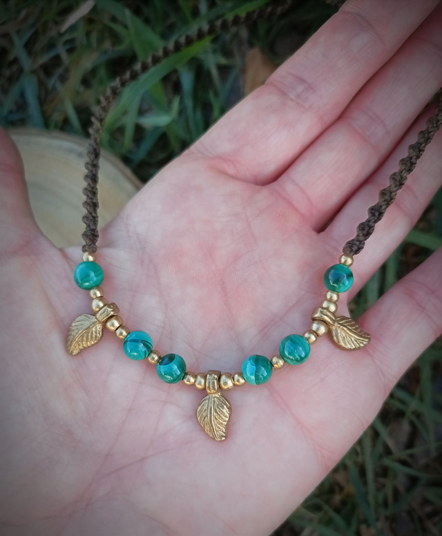 Collier fin « petites feuilles » ~ Malachite