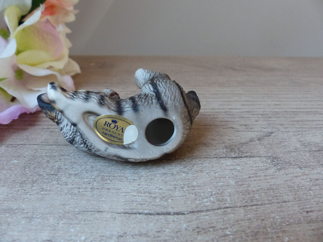 Figurine Chaton en Céramique Royal Handbemalt - Chat Bébé Rayé Marron Gris Noir - Présent Unique, Oeuvre Peinte à la Main, Cadeau Collection