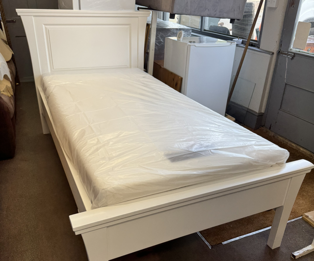 Modern White Single Bed Frame With Comfort 1800 Mattress