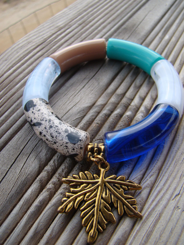 Bracelet perles tubes incurvées Mohana Nadi Ki Lahar feuille d&#039;érable