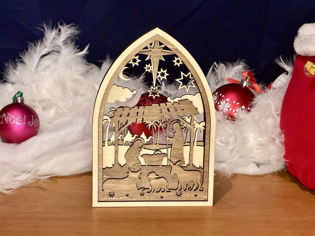 Crèche murale en bois – Scènes de la Nativité