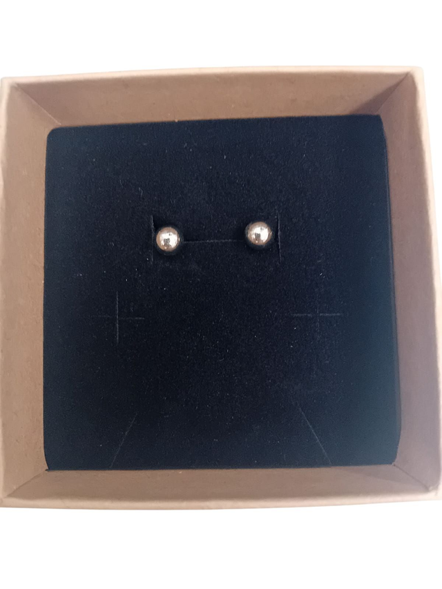 Orecchino lobo pallina acciaio