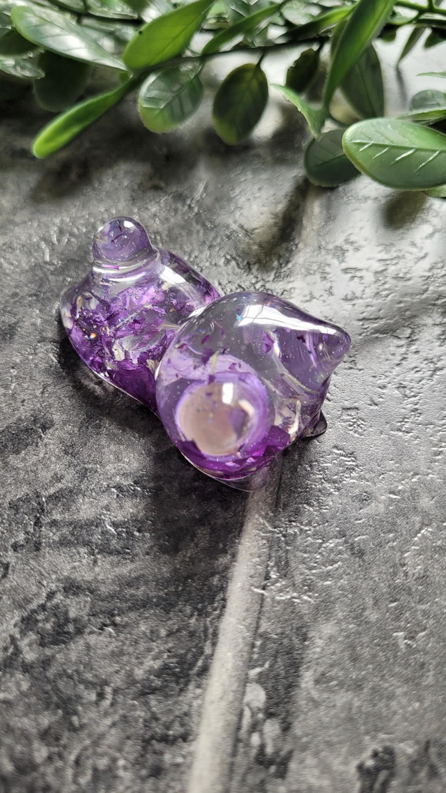 Cat ornament / pen rest - purple flowers