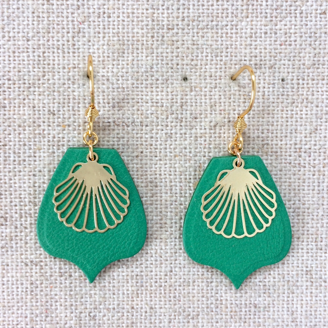 Boucles d’oreilles « Castagnettes » dorées, cuir vert vif