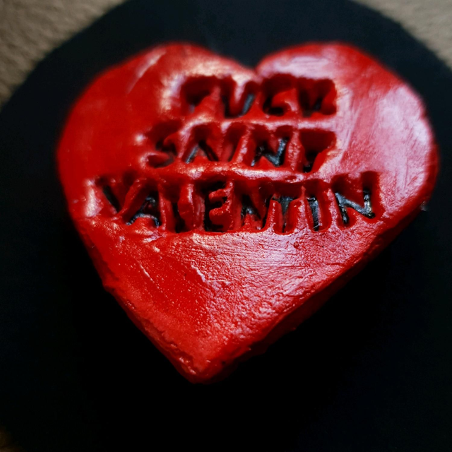 Broche F**k Saint Valentin