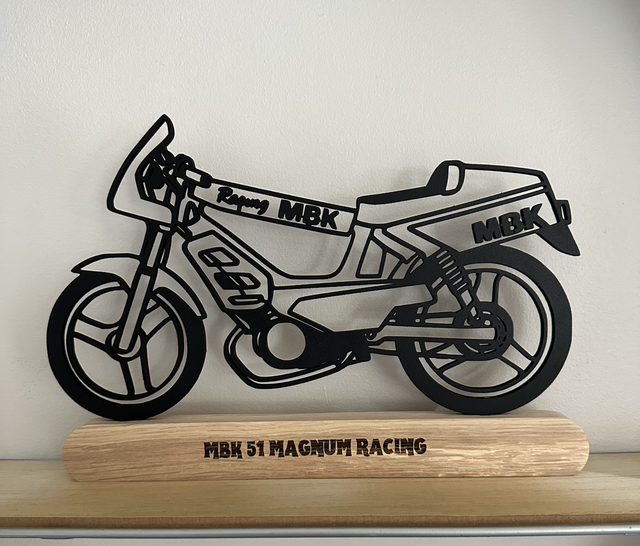 1. Décoration Mobylette sur socle 