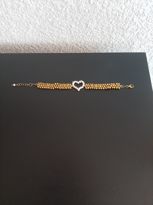 Bracelet doré  cœur simple en perle de verre nacre,  perles rocaille argentées,  acier inoxydable		