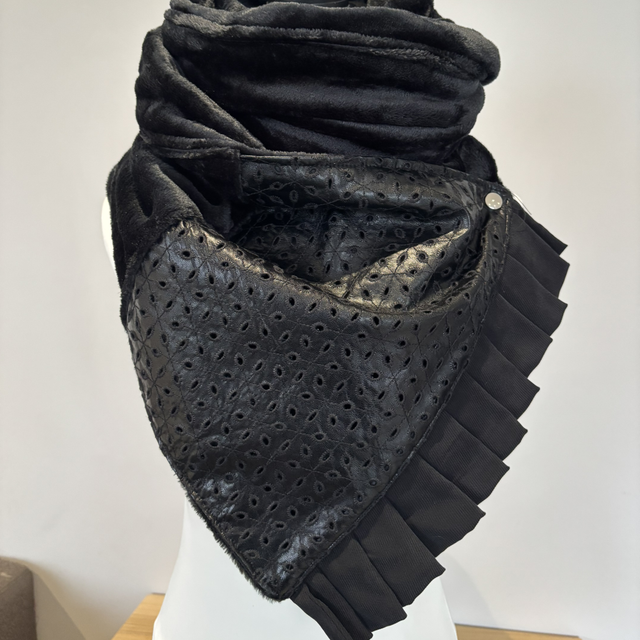 Écharpe Cocoon Fluffy – Black Élégance