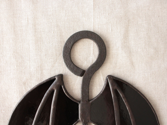 🗝️ Clé volante chauve-souris en vitrail